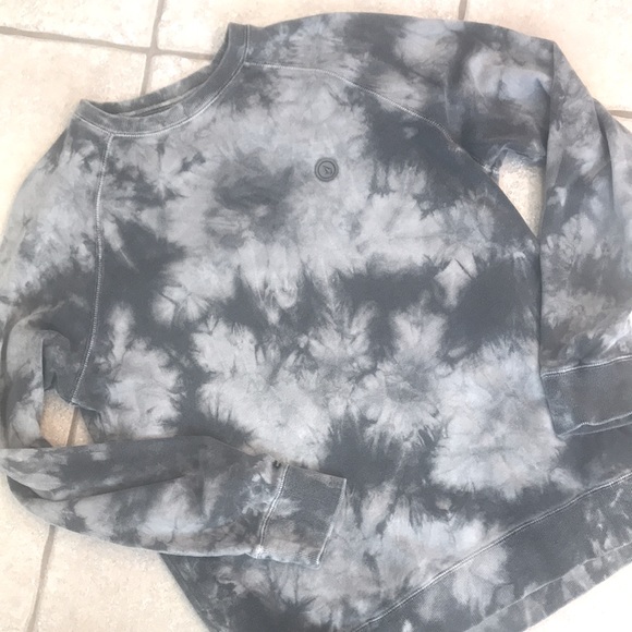 Volcom Other - Volcom crew neck sweatshirt in gray tye dye so cool 😎